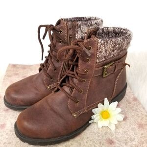 American Eagle Brown Fabric Upper. Size 4.